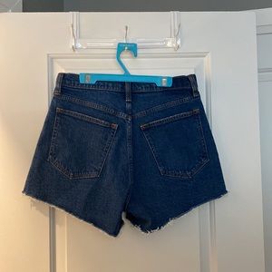 Abercrombie & Fitch “The 90’s Relaxed Cutoff short” high rise, size 28 / 6